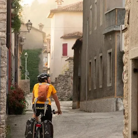 Happy Corner - The For Outdoor Lovers Revine Lago