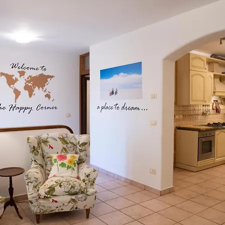 Happy Corner - The For Outdoor Lovers Revine Lago